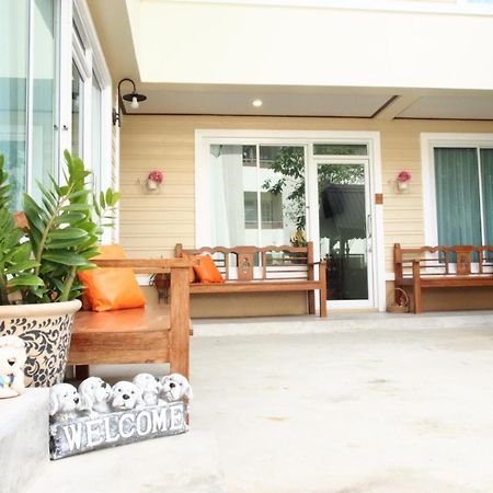Romyen Cafe' Homestay Phra Nakhon Si Ayutthaya Esterno foto