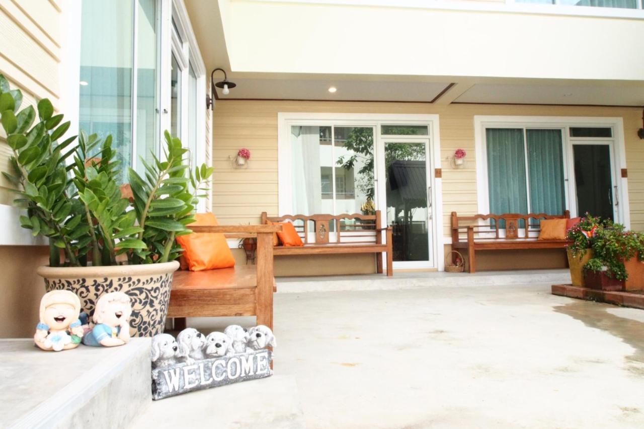 Romyen Cafe' Homestay Phra Nakhon Si Ayutthaya Esterno foto