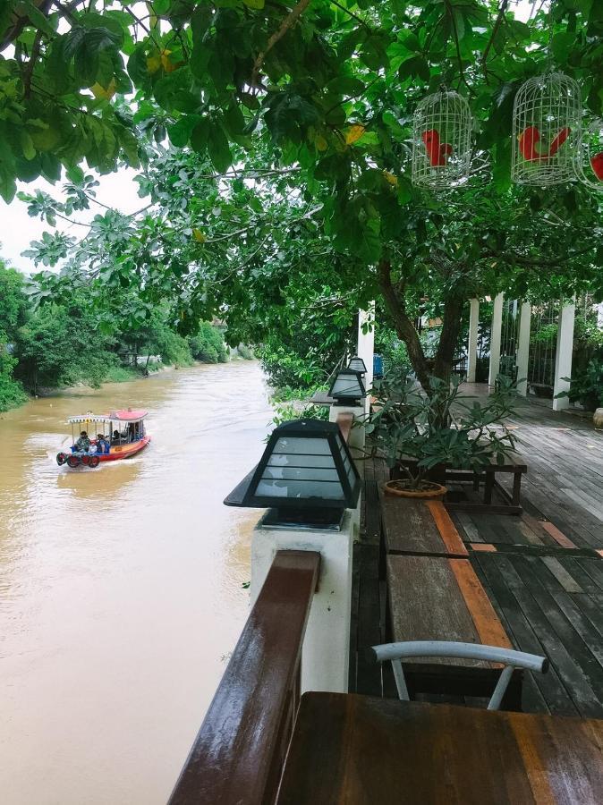 Romyen Cafe' Homestay Phra Nakhon Si Ayutthaya Esterno foto