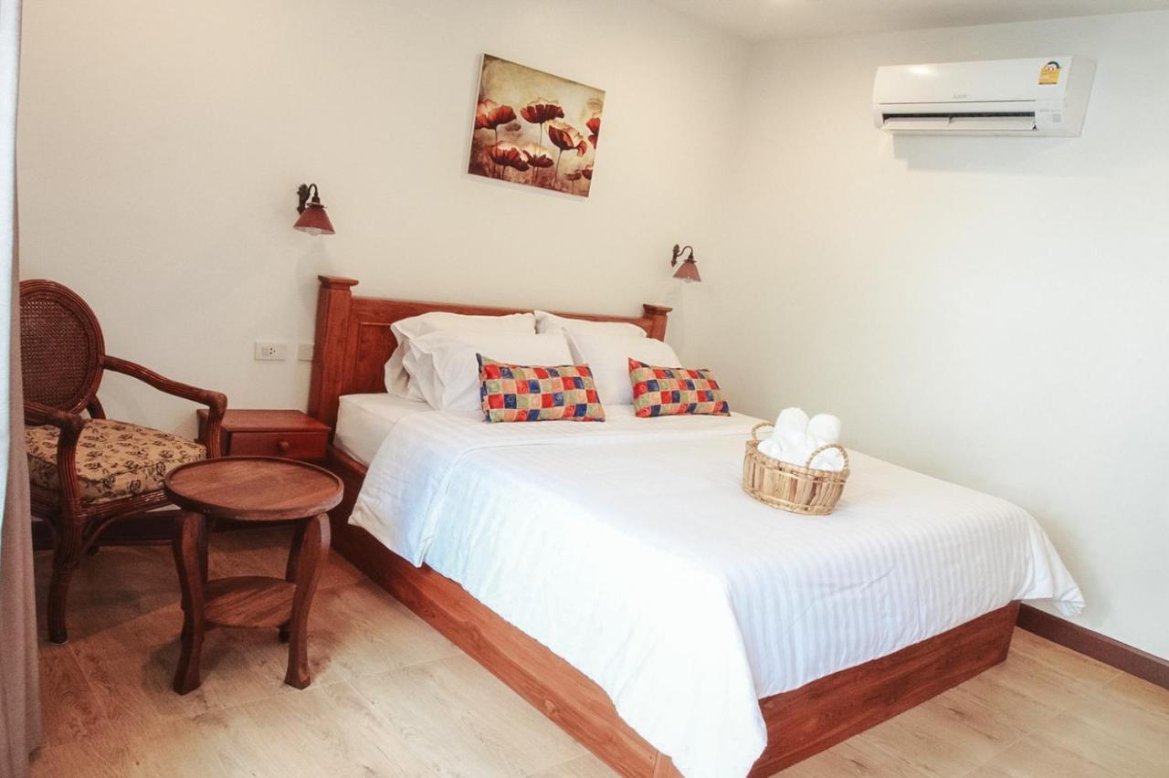 Romyen Cafe' Homestay Phra Nakhon Si Ayutthaya Esterno foto