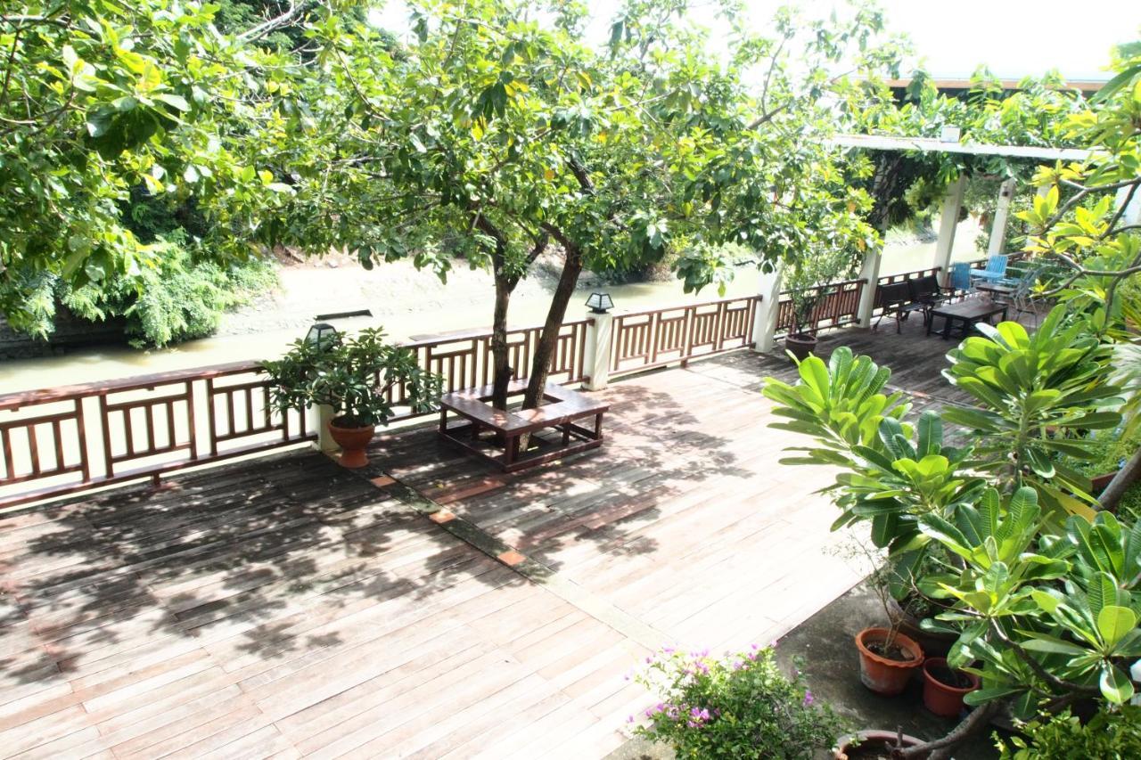 Romyen Cafe' Homestay Phra Nakhon Si Ayutthaya Esterno foto