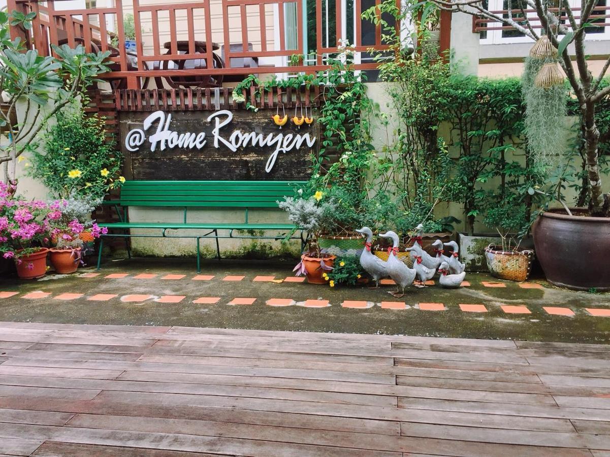 Romyen Cafe' Homestay Phra Nakhon Si Ayutthaya Esterno foto