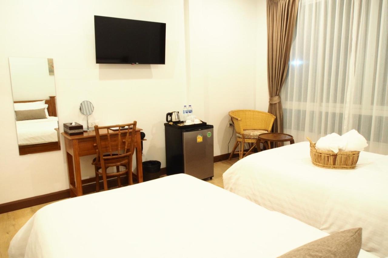 Romyen Cafe' Homestay Phra Nakhon Si Ayutthaya Esterno foto