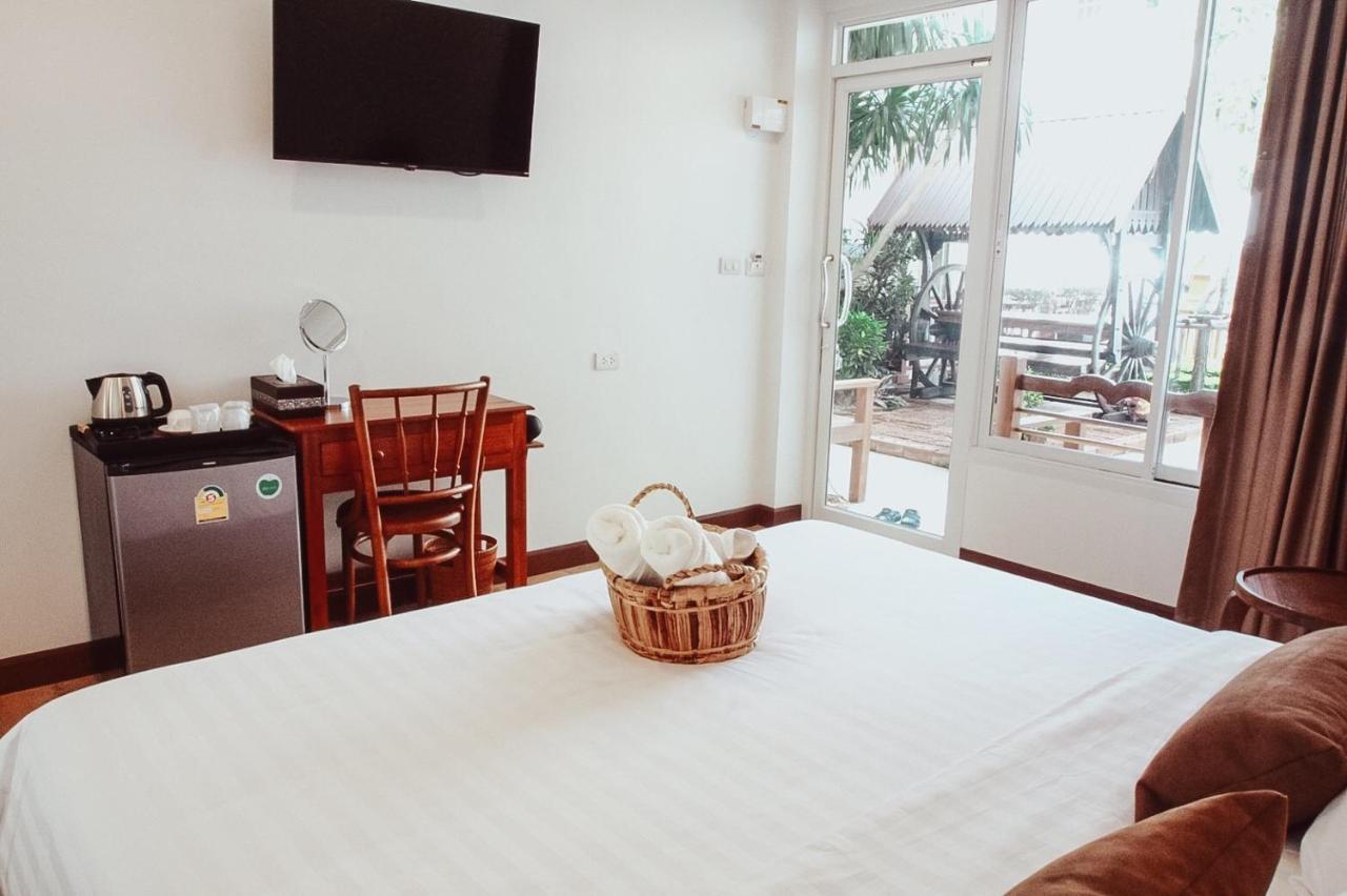Romyen Cafe' Homestay Phra Nakhon Si Ayutthaya Esterno foto