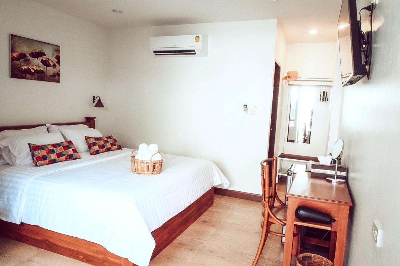 Romyen Cafe' Homestay Phra Nakhon Si Ayutthaya Esterno foto