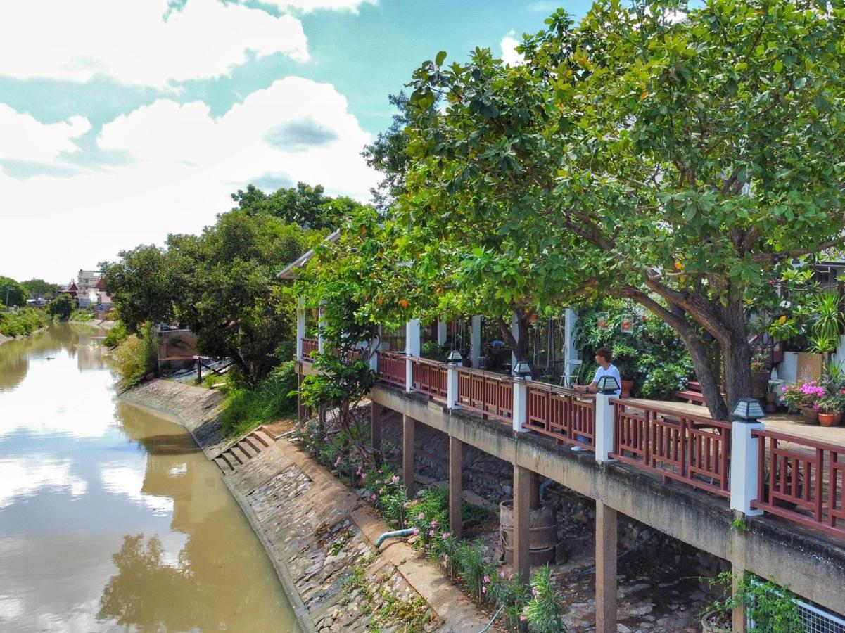 Romyen Cafe' Homestay Phra Nakhon Si Ayutthaya Esterno foto